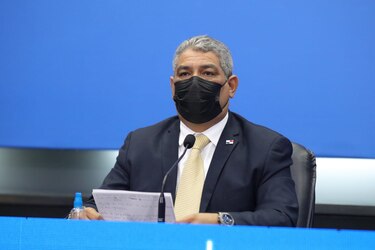 El regreso a clases es un tema que está en permanente discusión, afirma el titular de Salud