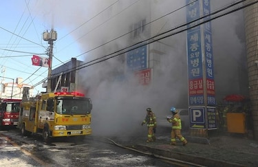 Al menos 41 muertos por un incendio en hospital de Corea del Sur