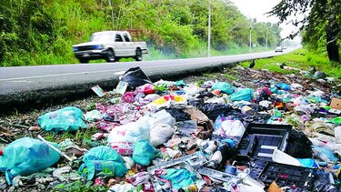 Convierten la Panamericana en pequeños vertederos