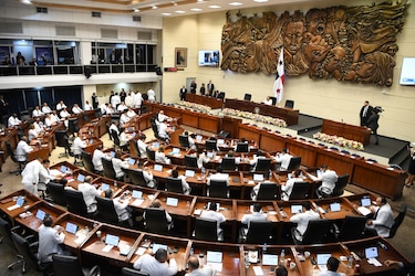 Cinco horas de pulseo político en la Asamblea Nacional y la oposición impuso a Jorge Herrera