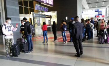 Colombia cierra desde este lunes sus cielos a los vuelos internacionales