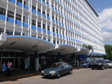 Médicos mantienen convocatoria a paro de 48 horas