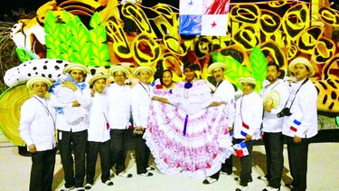Los Panameños celebran los Carnavales en México