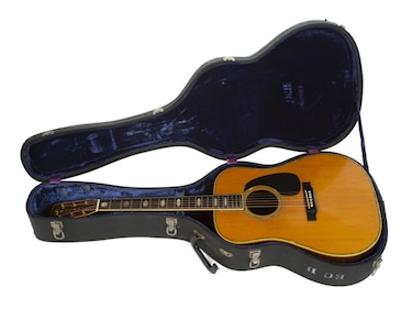 Una guitarra de Clapton y un manuscrito de Cobain, estrellas de una subasta en Nueva York