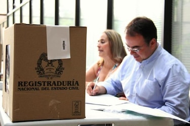 Cierran las urnas en comicios presidenciales en Colombia