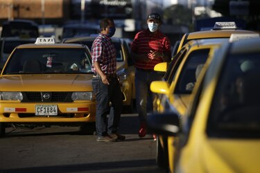 Hay 830 nuevos casos de Covid-19; taxis podrán transportar más de un pasajero de la misma burbuja familiar