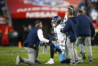 Mariota entrena en forma limitada con Titans
