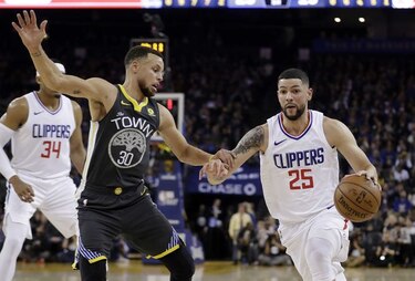 Warriors aguantan reacción tardía de Clippers y salen airosos