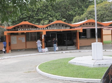 Sancionan a IBT por incumplir con nueva cárcel de mujeres