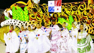 Los Panameños celebran los Carnavales en México