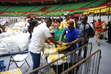 Sigue la venta de arroz en la arena Roberto Durán, más de 182 mil libras se han vendido