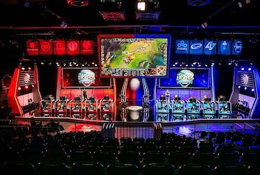 Jugadores electrónicos, astros de un deporte futurista