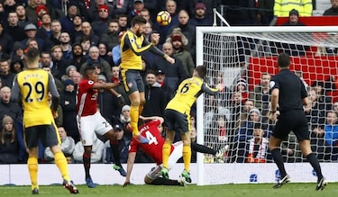 Arsenal empata al Manchester United con gol en último minuto