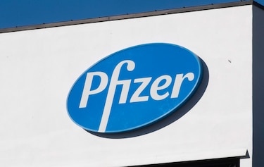 Ingresos de Pfizer superarían los $100 mil millones en 2022