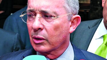 Periodistas piden cese de ‘calumnias’ de Álvaro Uribe