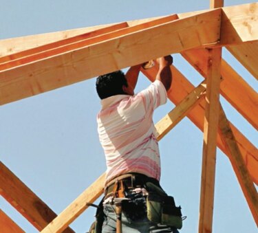 Actividad industrial en EU tropezó en marzo