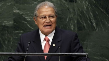 Sánchez Cerén pide perdón por víctimas del Ejército salvadoreño