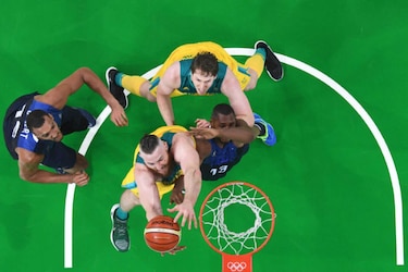 Australia vence a Francia en el básquet de Río