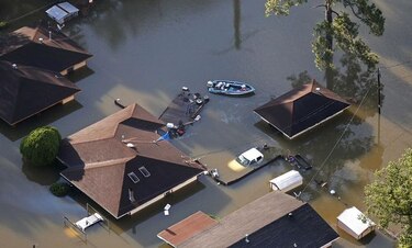 Donald Trump promete donar 1 millón de dólares de su dinero por Harvey