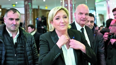 Quitan inmunidad a Marine Le Pen por difundir imágenes violentas