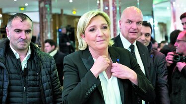 Quitan inmunidad a Marine Le Pen por difundir imágenes violentas