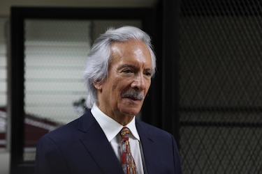 El periodista José Rubén Zamora sale de prisión tras recibir arresto domiciliario