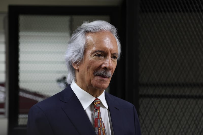 El periodista José Rubén Zamora sale de prisión tras recibir arresto domiciliario