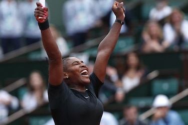 Serena Williams remonta y pasa la siguiente ronda