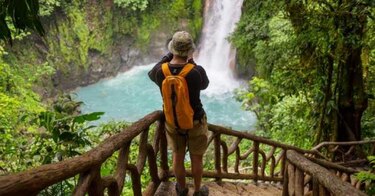 Costa Rica se abre más a turistas de Estados Unidos en momento crítico de la pandemia