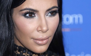 Hombres armados retuvieron a Kim Kardashian en París