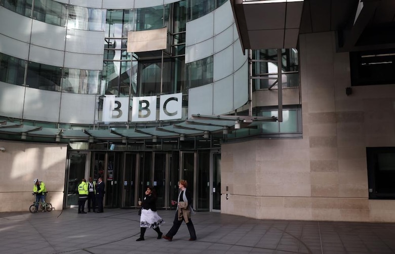 La BBC dice que se defenderá ante la demanda de Trump por $5 mil millones por un reportaje en el que se editaron sus palabras