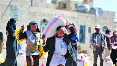 Arrojan a migrantes en costas de Yemen