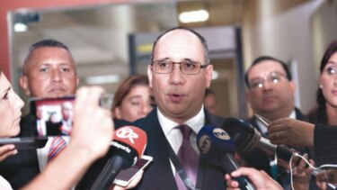 Nuevo perito confirma pinchazos
