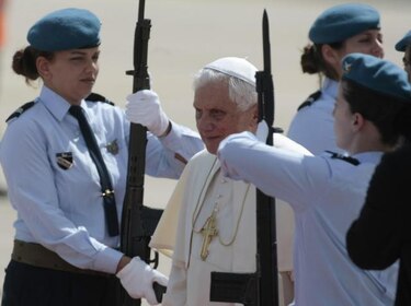 Víctimas cuestionan inmunidad legal del papa