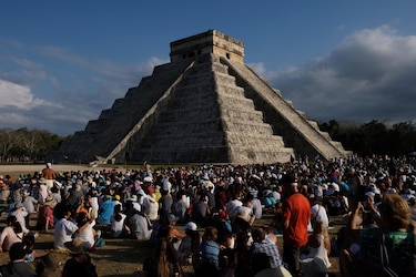 Turista sube al Castillo de Chichén Itzá y testigos exigen doble castigo