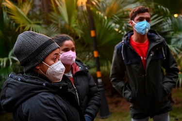 China restringe viajes y endurece medidas para luchar contra el virus
