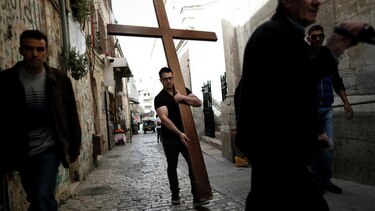 Miles de personas acuden a Jerusalén en Viernes Santo