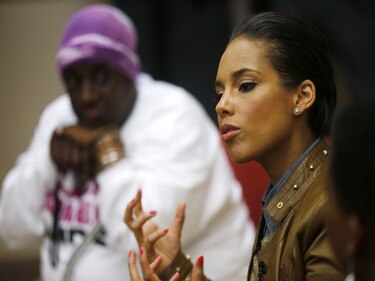 Alicia Keys hace campaña contra el VIH