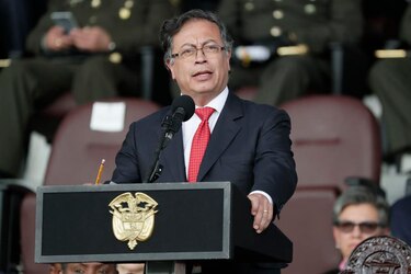 ELN critica la ‘paz total’ de Petro, y que lo igualen con las bandas