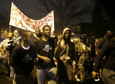 Policía que mató a afroamericano en Ferguson sabrá esta noche si es acusado