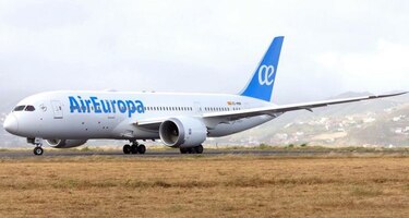 Avión de Air Europa vuelve a Miami tras ser alcanzado por un rayo