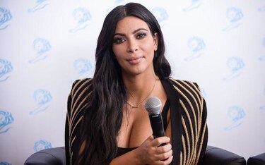 Ladrones vestidos de policía roban a Kim Kardashian joyas de $10 millones y le apuntan con pistola en el baño de hotel en París