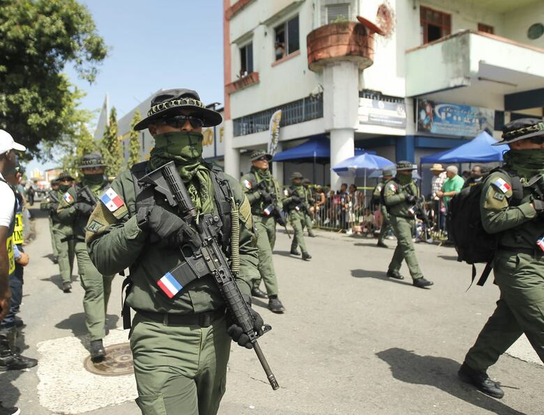 Desfiles del 5 de noviembre en Colón se desarrollan según lo programado