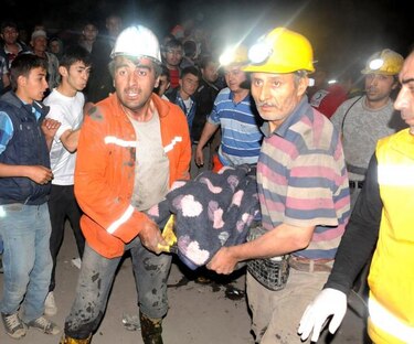 Son ya 238 muertos en la mina turca y 120 están aún atrapados, según Erdogán