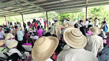 Retiran 8 mil personas de programas sociales