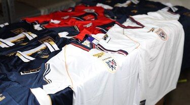 Retienen más de 600 camisetas presuntamente falsificadas de la selección de Panamá