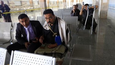 Riad permite la evacuación de hutíes heridos en Yemen