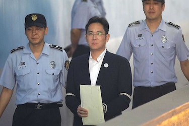 El heredero de Samsung, condenado a cinco años de prisión