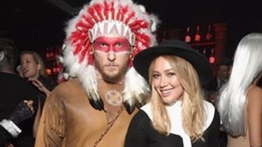 Hilary Duff se disculpa por disfraz de Halloween