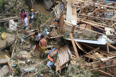 Reportan 75 muertos por tifón en Filipinas